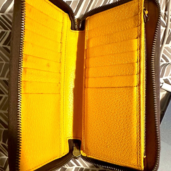 Neo Vintage GG Supreme Zip Around Wallet - Picture 2 of 3